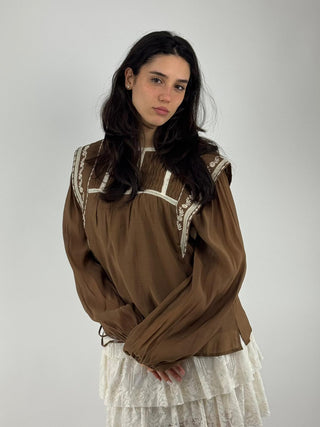 Camicia con ricami passamaneria - CSS-Q222