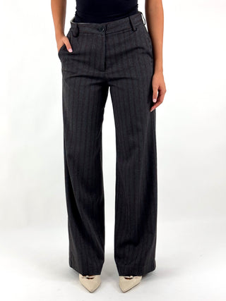 Pantalone gessato a gamba larga  - W26P458