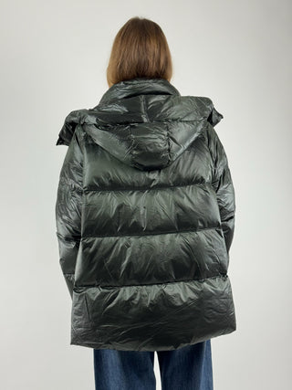 Piumino oversize con cappuccio e spacchi laterali  - KZH-P009