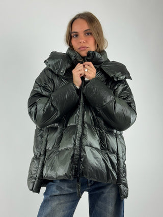 Piumino oversize con cappuccio e spacchi laterali  - KZH-P009