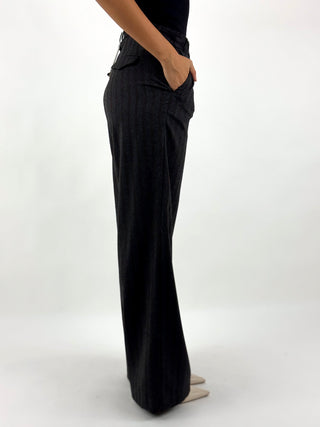 Pantalone gessato a gamba larga  - W26P458