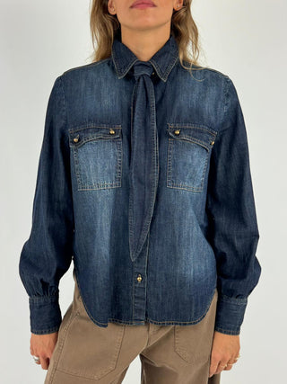 Camicia in jeans con cravatta - W26C355